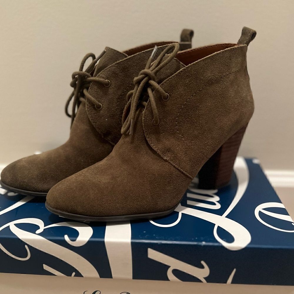 Lucky Brand Green Suede Lace Up Heel Ankle Booties